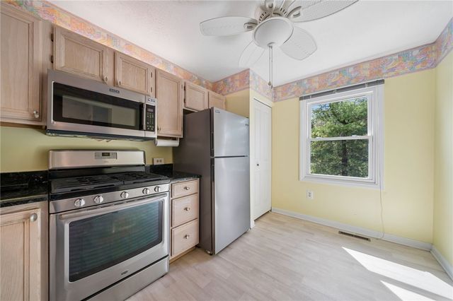 127 Parliament Place, Whitehall, PA 15236