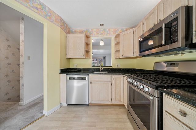127 Parliament Place, Whitehall, PA 15236