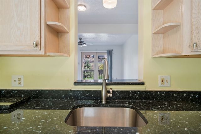 127 Parliament Place, Whitehall, PA 15236