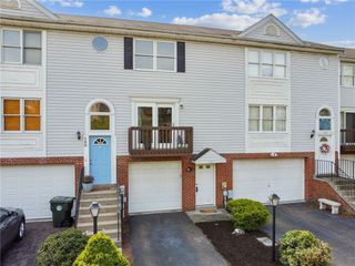 127 Parliament Place, Whitehall, PA 15236