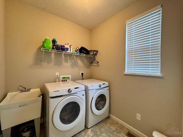 1021 Golden Oak Drive, Hamilton, OH 45013