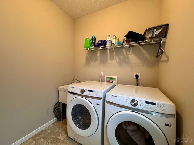 1021 Golden Oak Drive, Hamilton, OH 45013