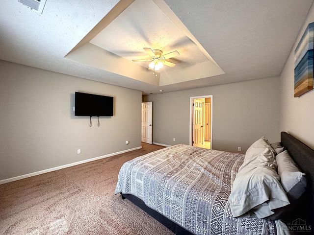 1021 Golden Oak Drive, Hamilton, OH 45013