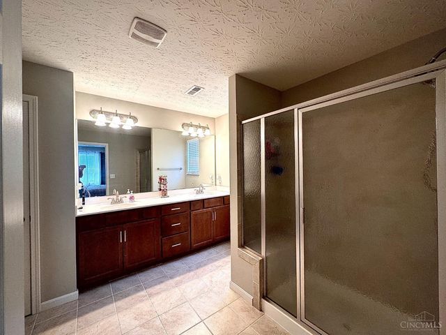 1021 Golden Oak Drive, Hamilton, OH 45013