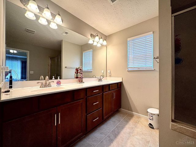 1021 Golden Oak Drive, Hamilton, OH 45013