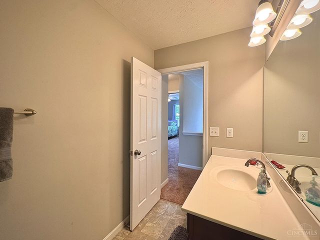 1021 Golden Oak Drive, Hamilton, OH 45013