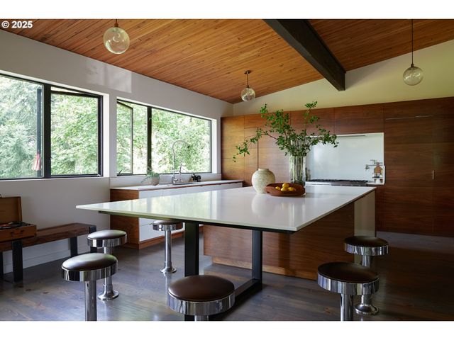 499 Nw SKYLINE Blvd, Portland, OR 97229