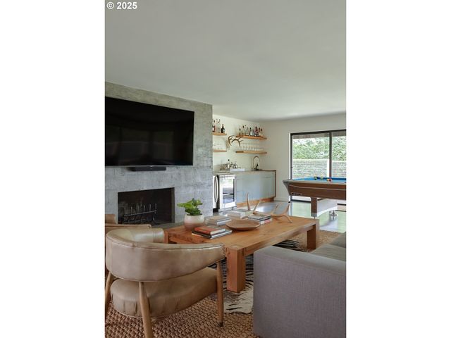 499 Nw SKYLINE Blvd, Portland, OR 97229