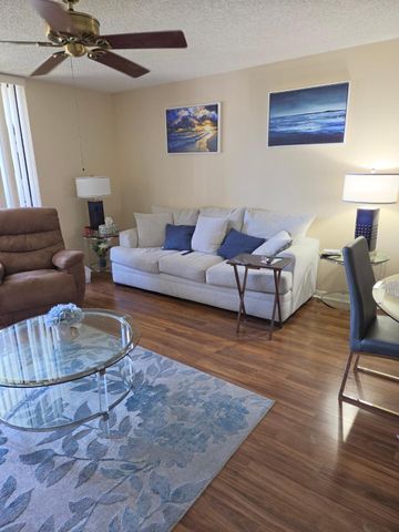 5310 Las Verdes Circle 220, Delray Beach, FL 33484