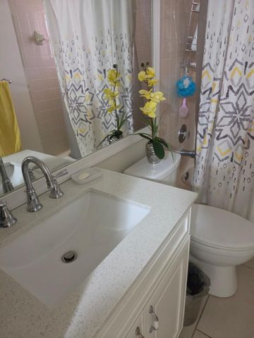 5310 Las Verdes Circle 220, Delray Beach, FL 33484