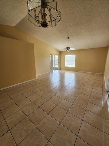 8748 HAMPDEN DRIVE, Tampa, FL 33626