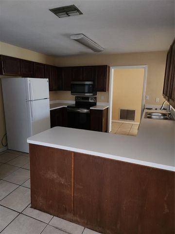 8748 HAMPDEN DRIVE, Tampa, FL 33626