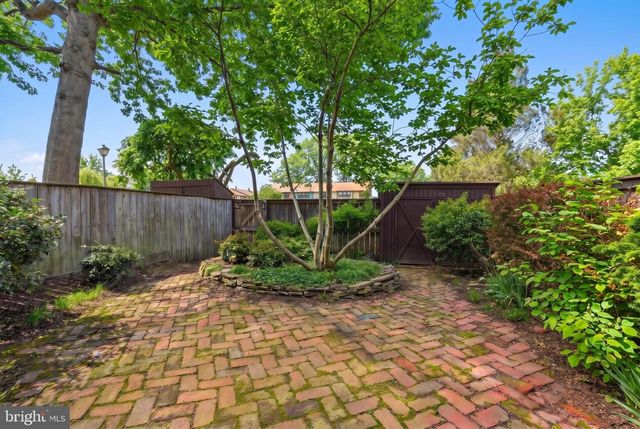 607 GREENWICH CT, Hightstown, NJ 08520