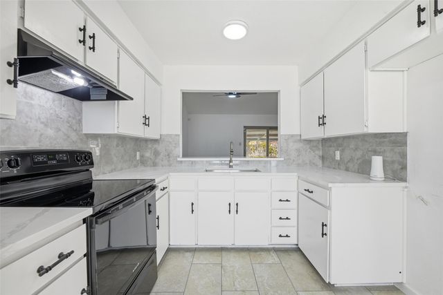 7825 Emerald Hills Way, North Richland Hills, TX 76180