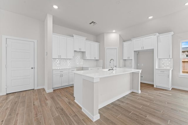 3214 Emerald Hills Dr, Angleton, TX 77516