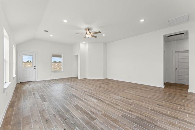 3214 Emerald Hills Dr, Angleton, TX 77516