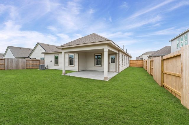 3214 Emerald Hills Dr, Angleton, TX 77516