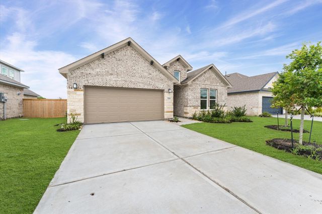 3214 Emerald Hills Dr, Angleton, TX 77516