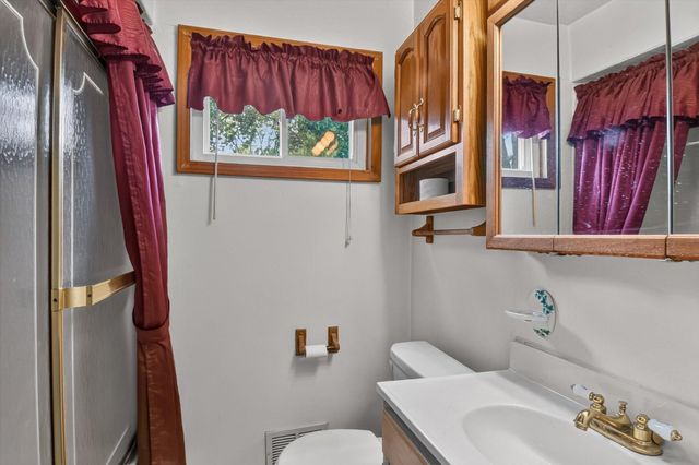 574 E Dallas Avenue, Madison Heights, MI 48071