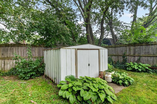 574 E Dallas Avenue, Madison Heights, MI 48071