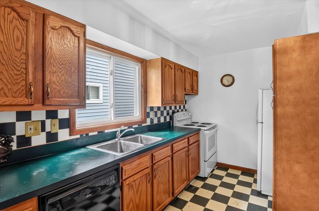 574 E Dallas Avenue, Madison Heights, MI 48071