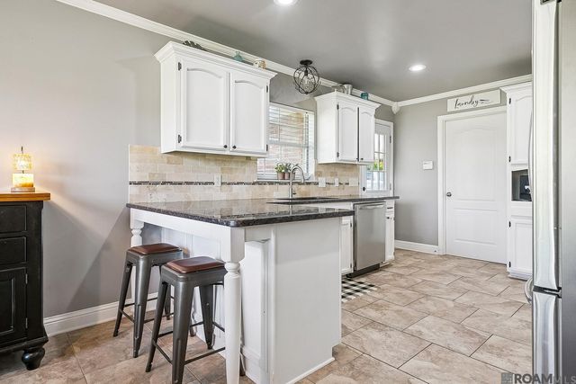 32380 Avants Rd, Walker, LA 70785