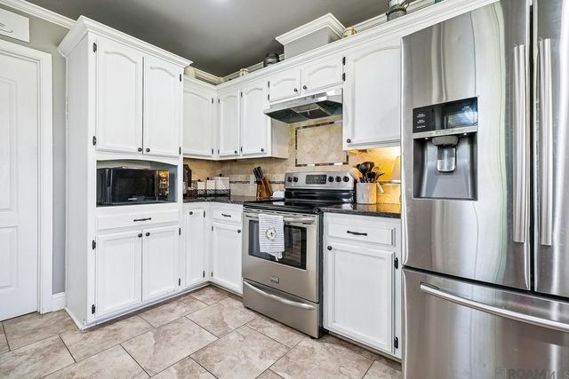 32380 Avants Rd, Walker, LA 70785