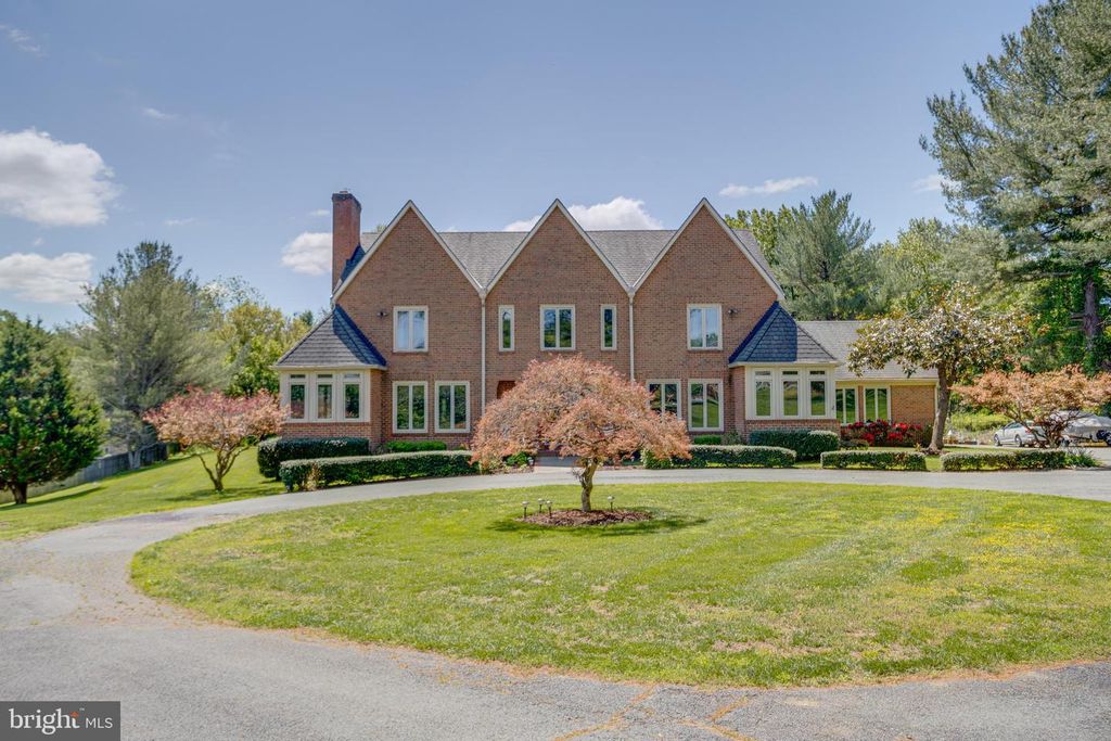 Image 1 of property listing at 30 PINEY MEETINGHOUSE CT, Potomac, MD 20854