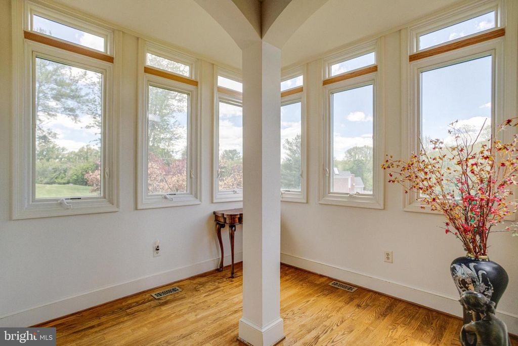 Image 12 of property listing at 30 PINEY MEETINGHOUSE CT, Potomac, MD 20854