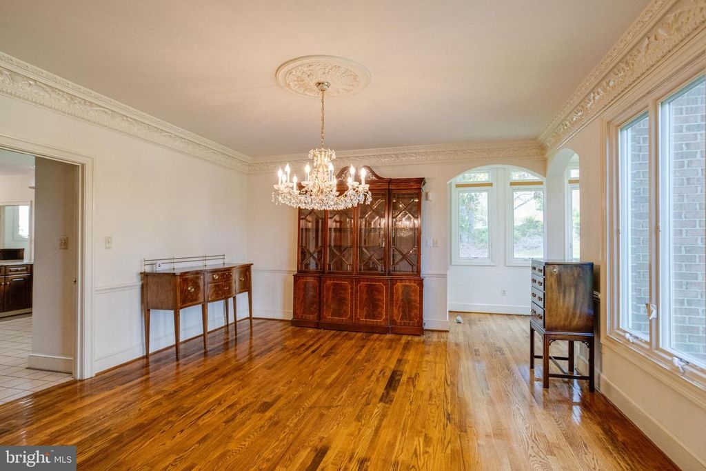 Image 14 of property listing at 30 PINEY MEETINGHOUSE CT, Potomac, MD 20854