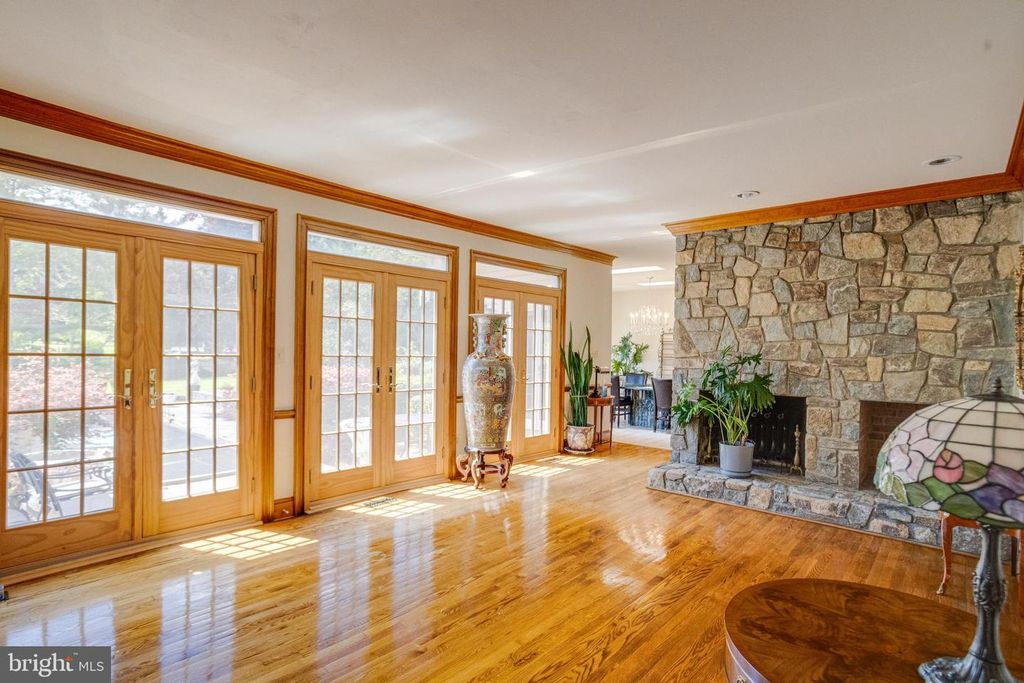 Image 16 of property listing at 30 PINEY MEETINGHOUSE CT, Potomac, MD 20854
