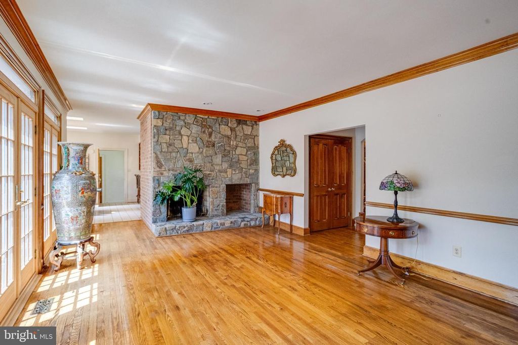 Image 17 of property listing at 30 PINEY MEETINGHOUSE CT, Potomac, MD 20854