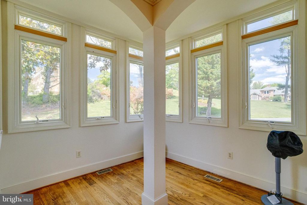 Image 20 of property listing at 30 PINEY MEETINGHOUSE CT, Potomac, MD 20854