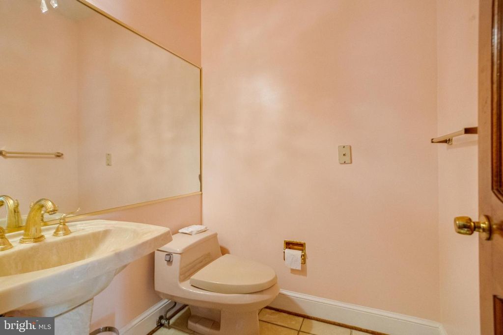 Image 22 of property listing at 30 PINEY MEETINGHOUSE CT, Potomac, MD 20854
