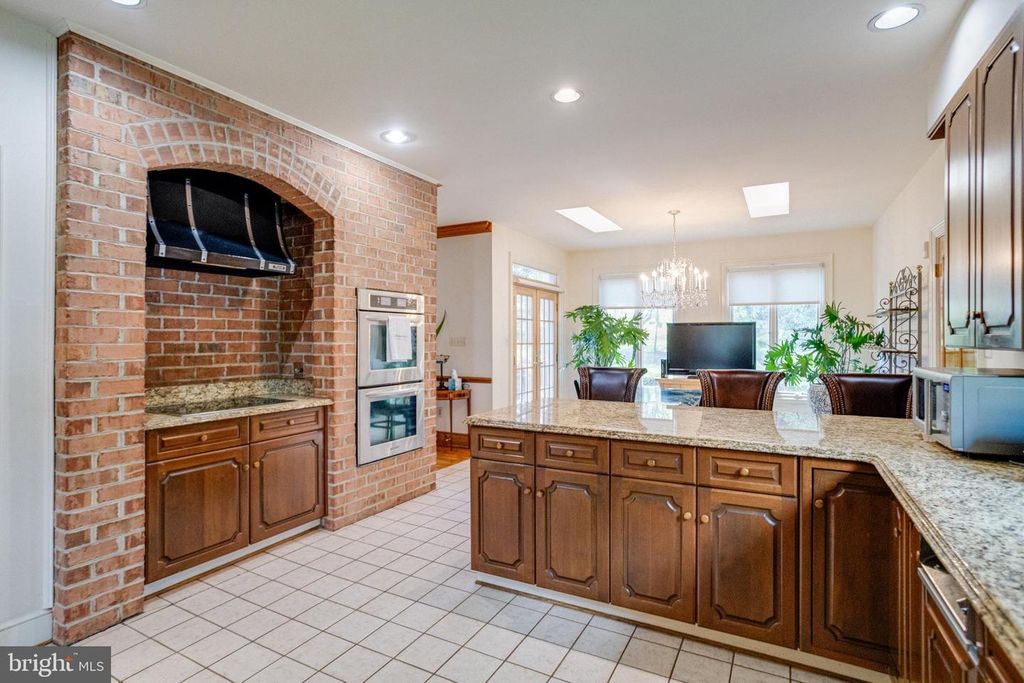 Image 28 of property listing at 30 PINEY MEETINGHOUSE CT, Potomac, MD 20854