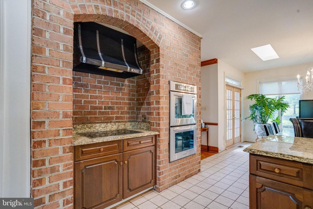 Image 29 of property listing at 30 PINEY MEETINGHOUSE CT, Potomac, MD 20854