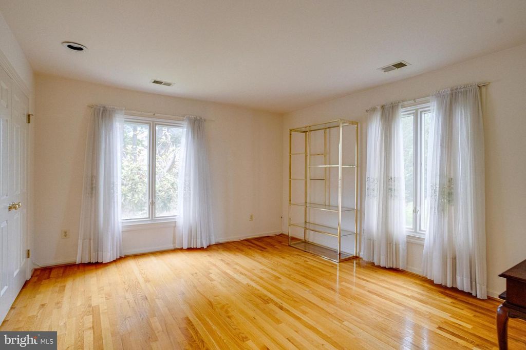 Image 37 of property listing at 30 PINEY MEETINGHOUSE CT, Potomac, MD 20854