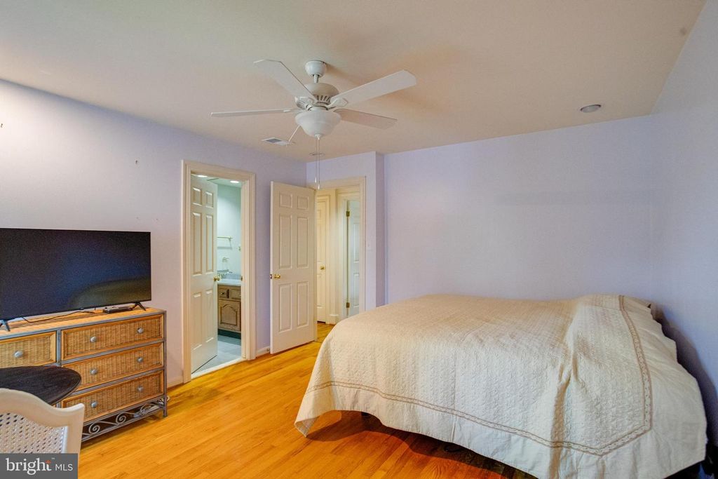 Image 42 of property listing at 30 PINEY MEETINGHOUSE CT, Potomac, MD 20854