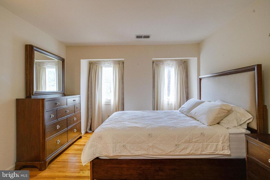 Image 44 of property listing at 30 PINEY MEETINGHOUSE CT, Potomac, MD 20854