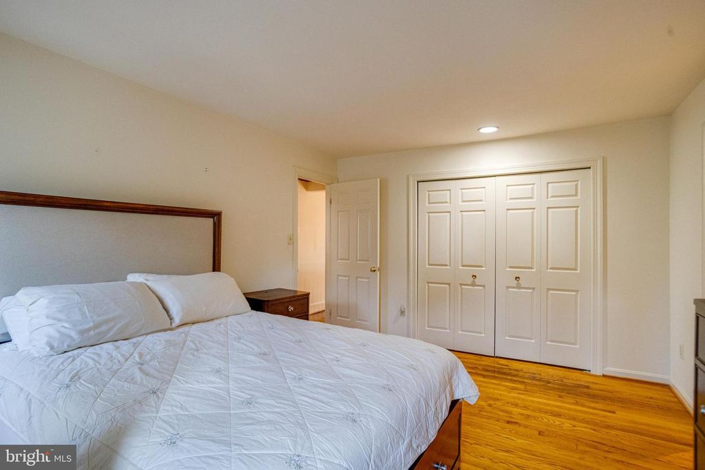Image 46 of property listing at 30 PINEY MEETINGHOUSE CT, Potomac, MD 20854