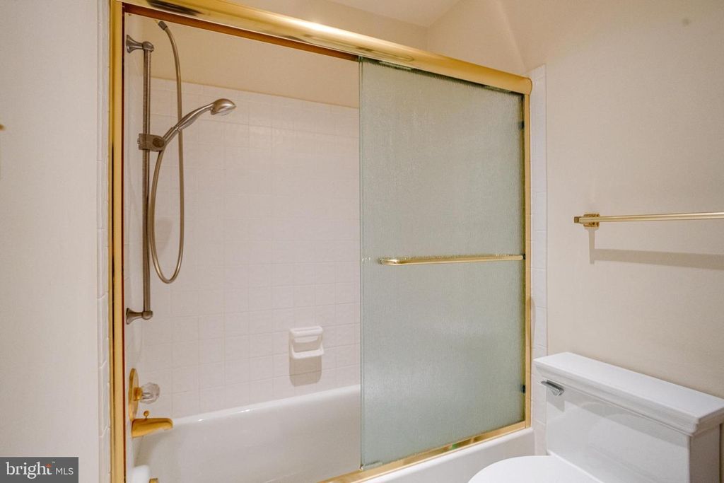 Image 48 of property listing at 30 PINEY MEETINGHOUSE CT, Potomac, MD 20854