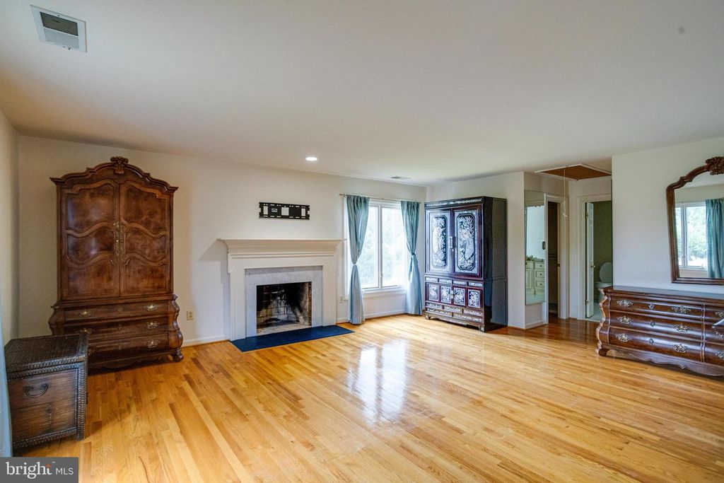 Image 49 of property listing at 30 PINEY MEETINGHOUSE CT, Potomac, MD 20854