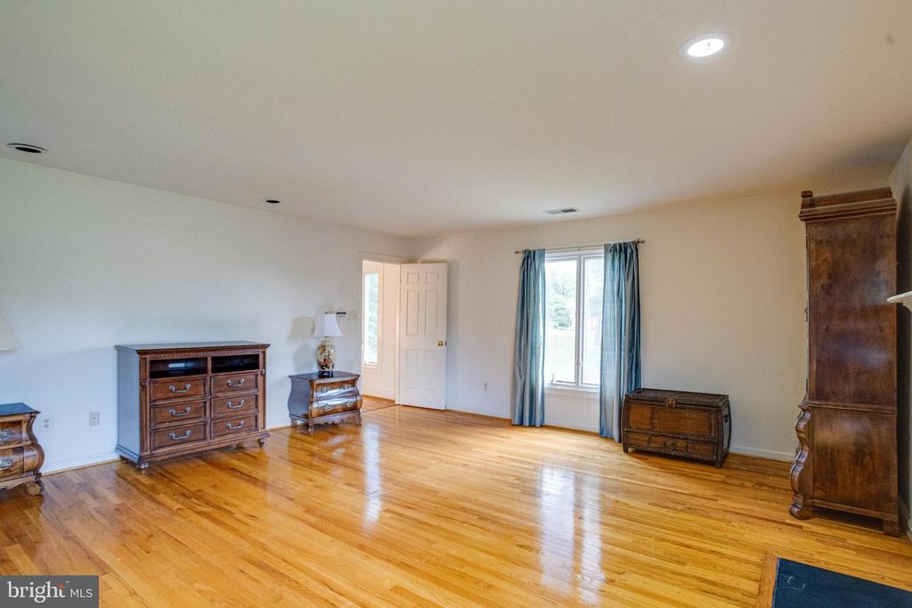 Image 51 of property listing at 30 PINEY MEETINGHOUSE CT, Potomac, MD 20854
