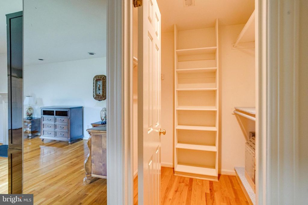 Image 53 of property listing at 30 PINEY MEETINGHOUSE CT, Potomac, MD 20854