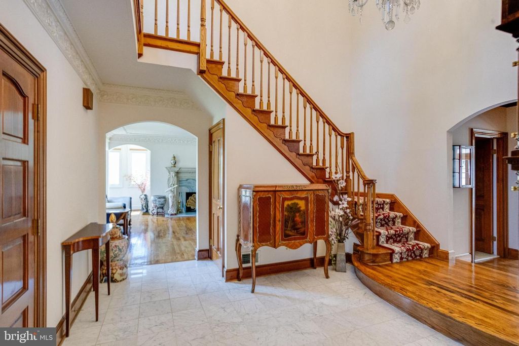 Image 6 of property listing at 30 PINEY MEETINGHOUSE CT, Potomac, MD 20854