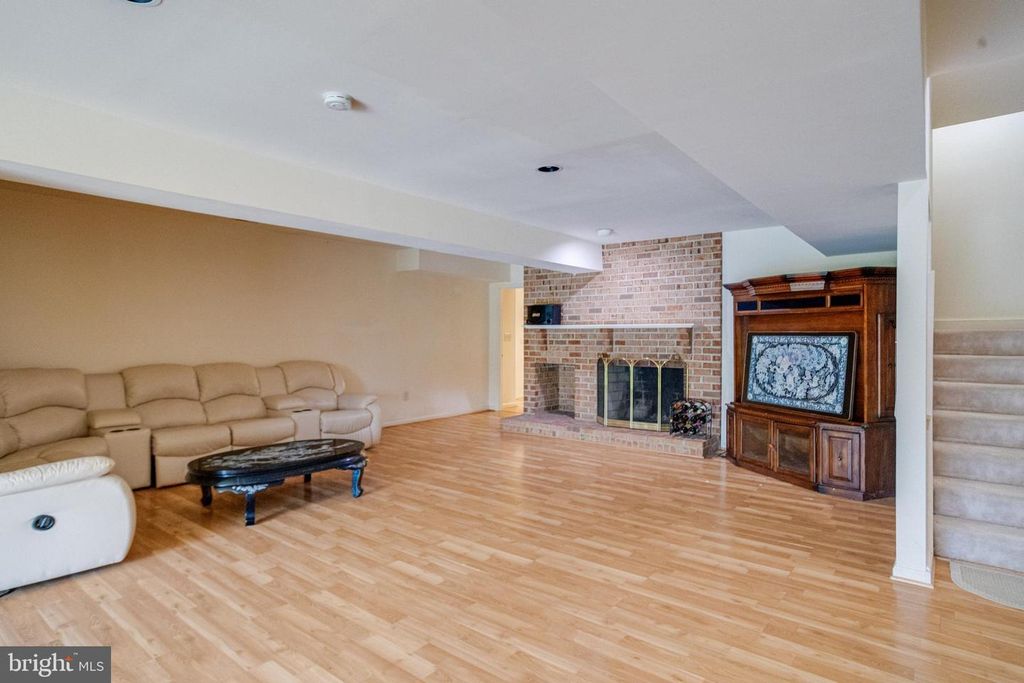 Image 63 of property listing at 30 PINEY MEETINGHOUSE CT, Potomac, MD 20854