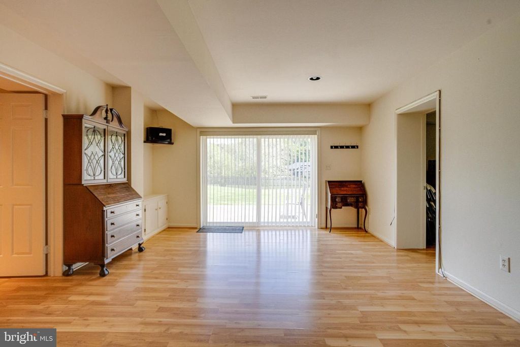 Image 65 of property listing at 30 PINEY MEETINGHOUSE CT, Potomac, MD 20854