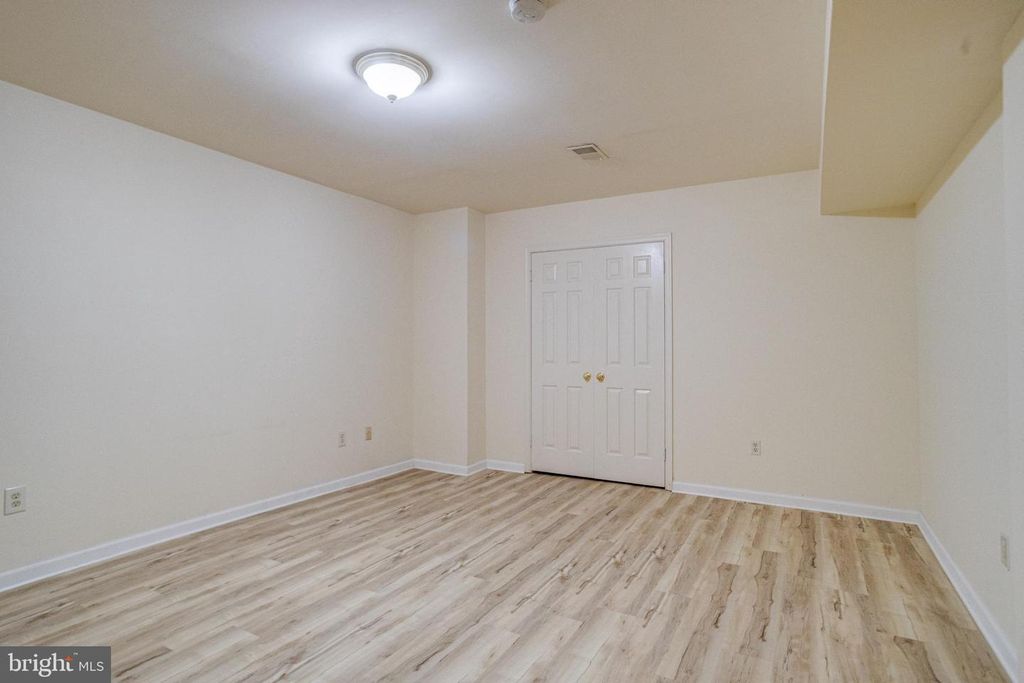 Image 69 of property listing at 30 PINEY MEETINGHOUSE CT, Potomac, MD 20854