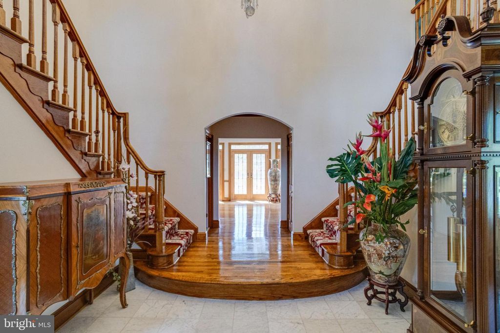 Image 7 of property listing at 30 PINEY MEETINGHOUSE CT, Potomac, MD 20854