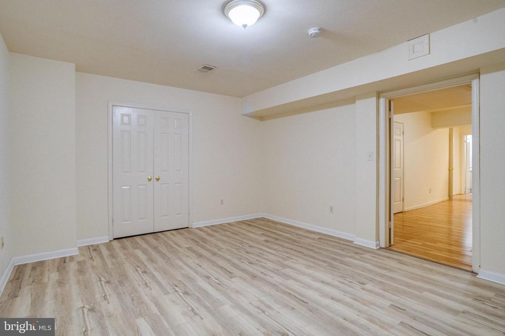 Image 70 of property listing at 30 PINEY MEETINGHOUSE CT, Potomac, MD 20854